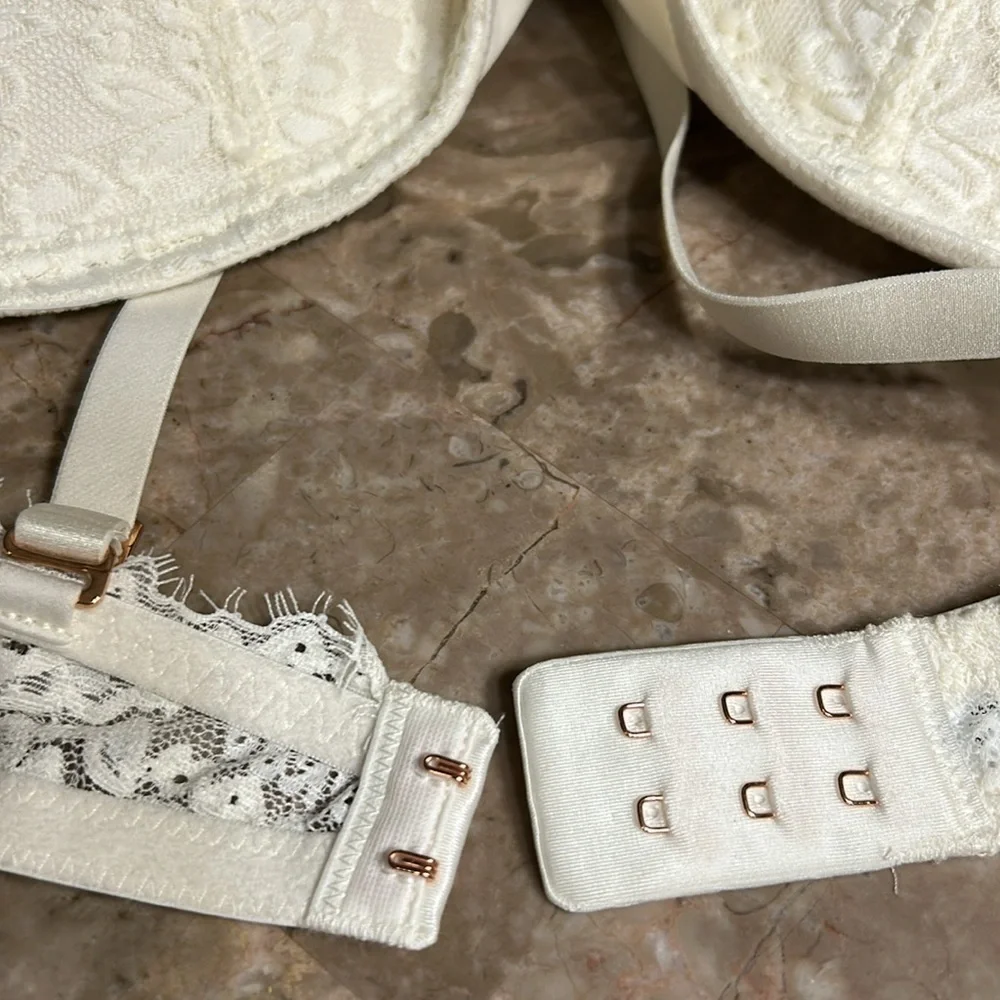 Aerie 36C white bra,lace covered,mesh,fray,padded,cross back,wireless,feminine - Picture 11 of 11